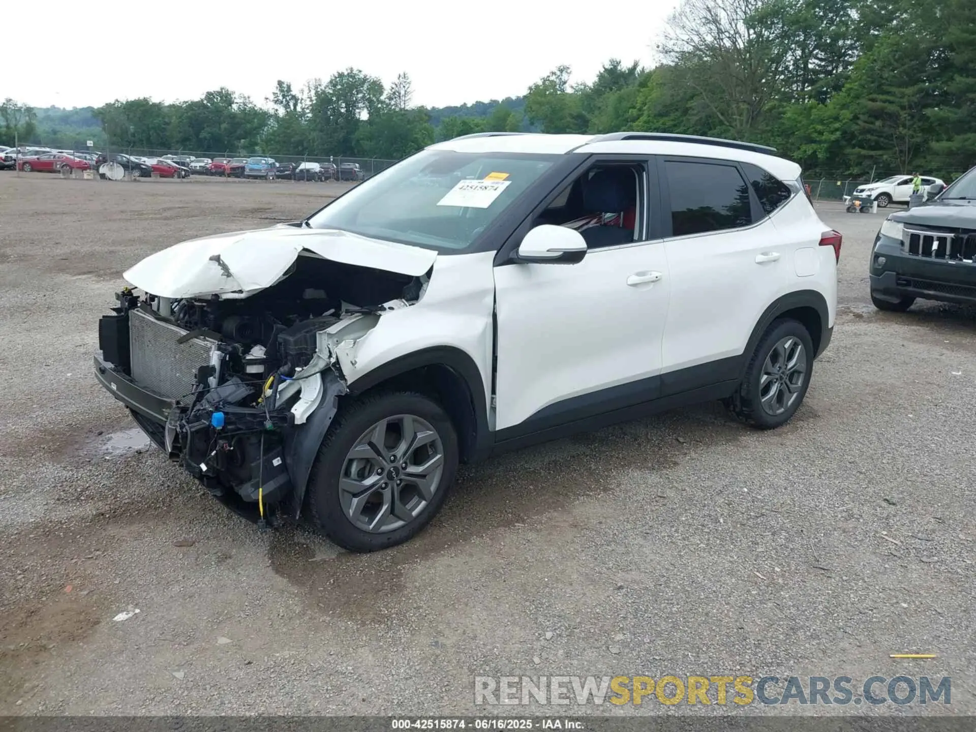 2 fotografías del automóvil dañado KNDEU2AA5R7508160 KIA SELTOS 2024
