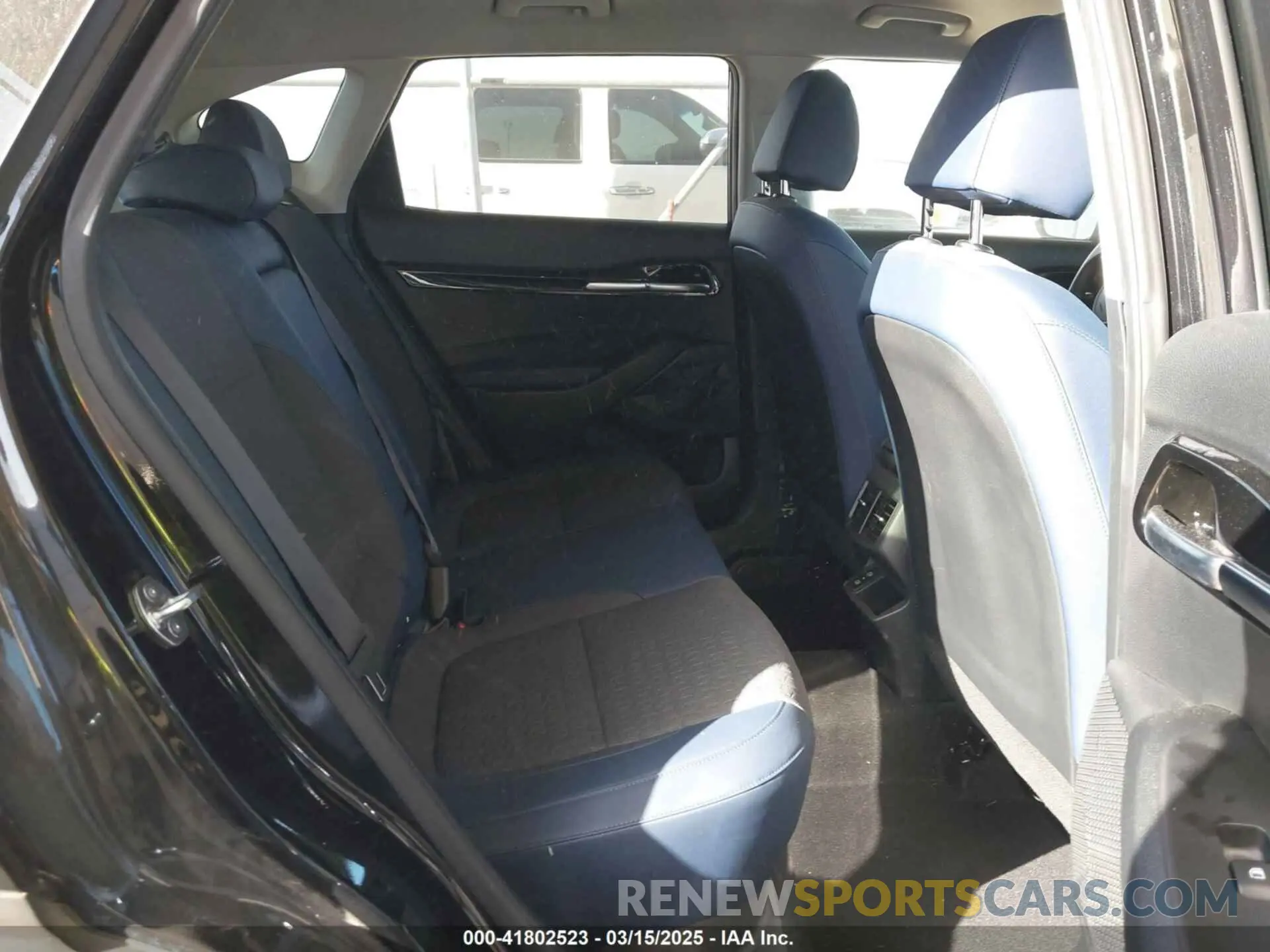 8 fotografías del automóvil dañado KNDEU2AA7R7502828 KIA SELTOS 2024