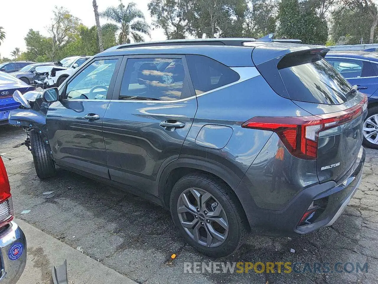 2 fotografías del automóvil dañado KNDEU2AA8R7499342 KIA SELTOS 2024
