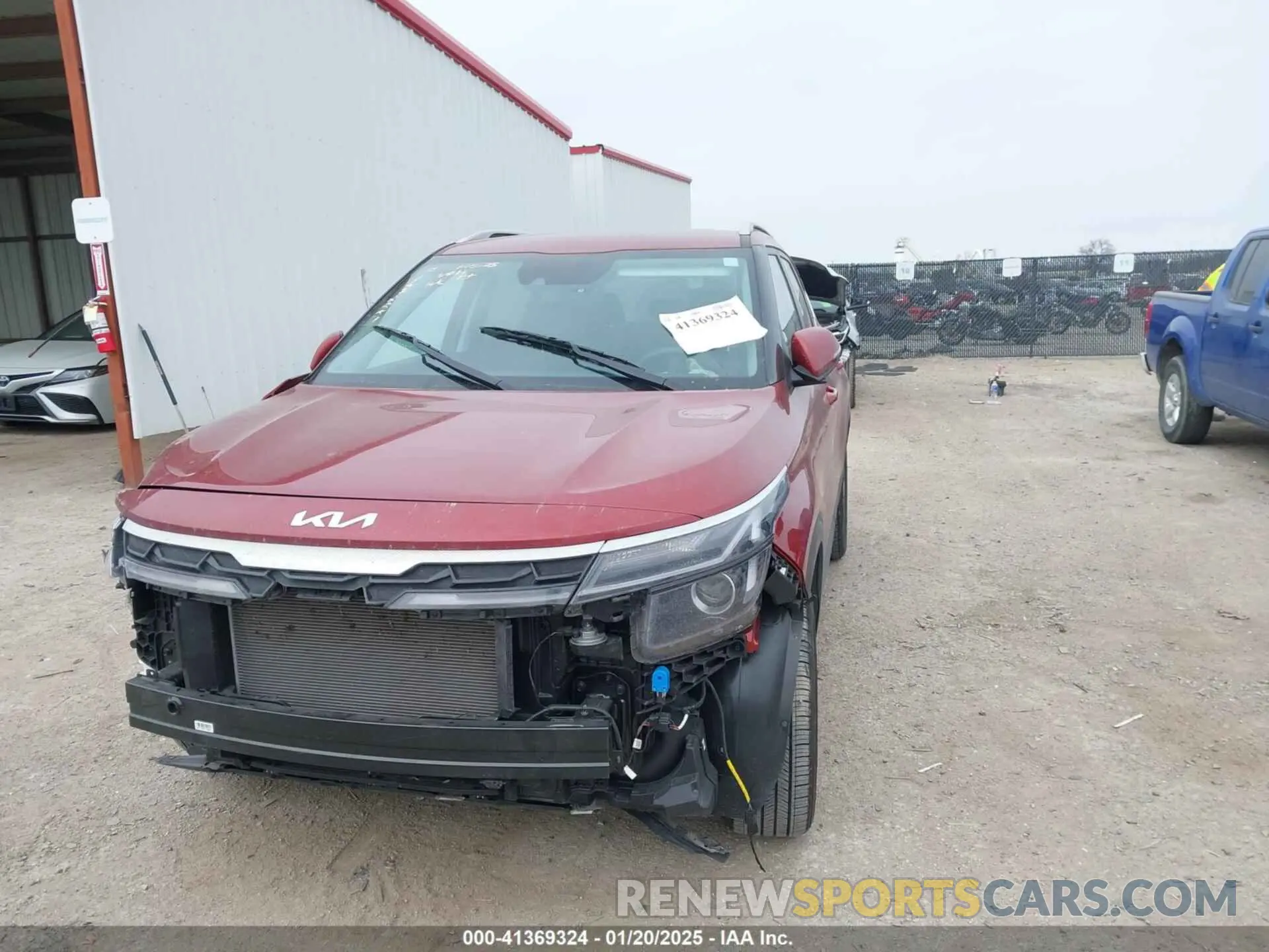2 fotografías del automóvil dañado KNDEU2AA9R7623800 KIA SELTOS 2024