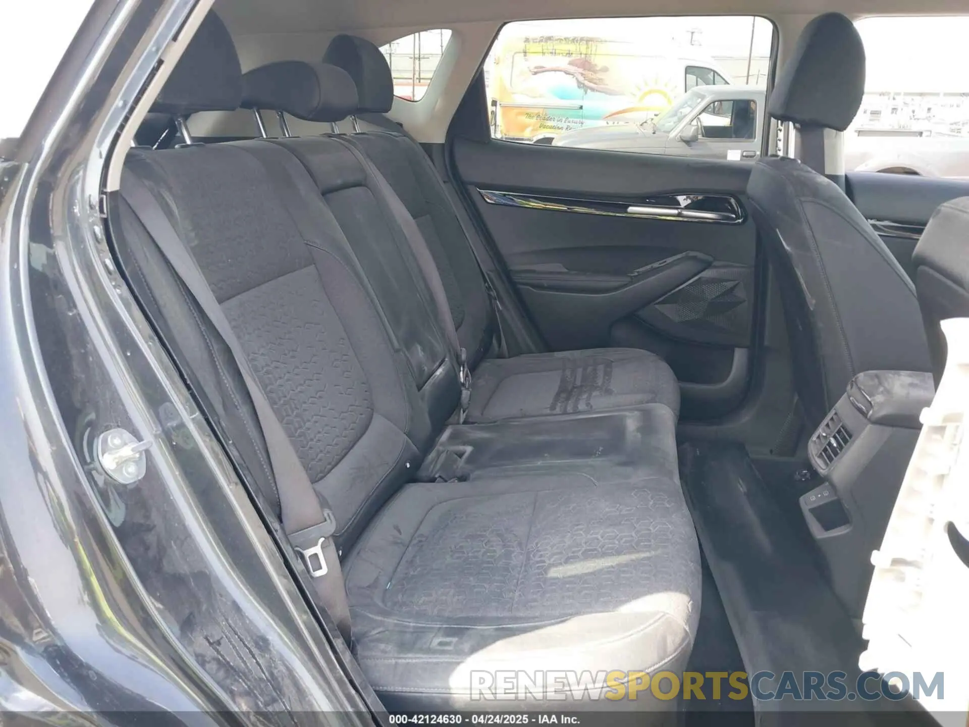 8 fotografías del automóvil dañado KNDEU2AA9R7659275 KIA SELTOS 2024