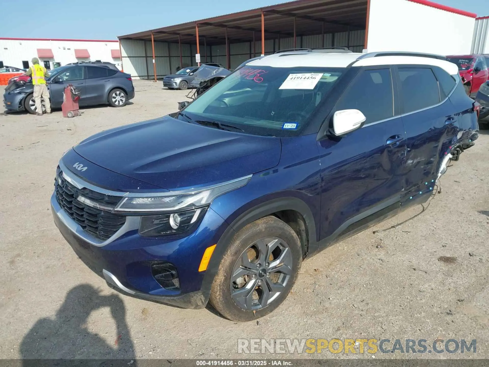 2 fotografías del automóvil dañado KNDEU2AAXR7552820 KIA SELTOS 2024