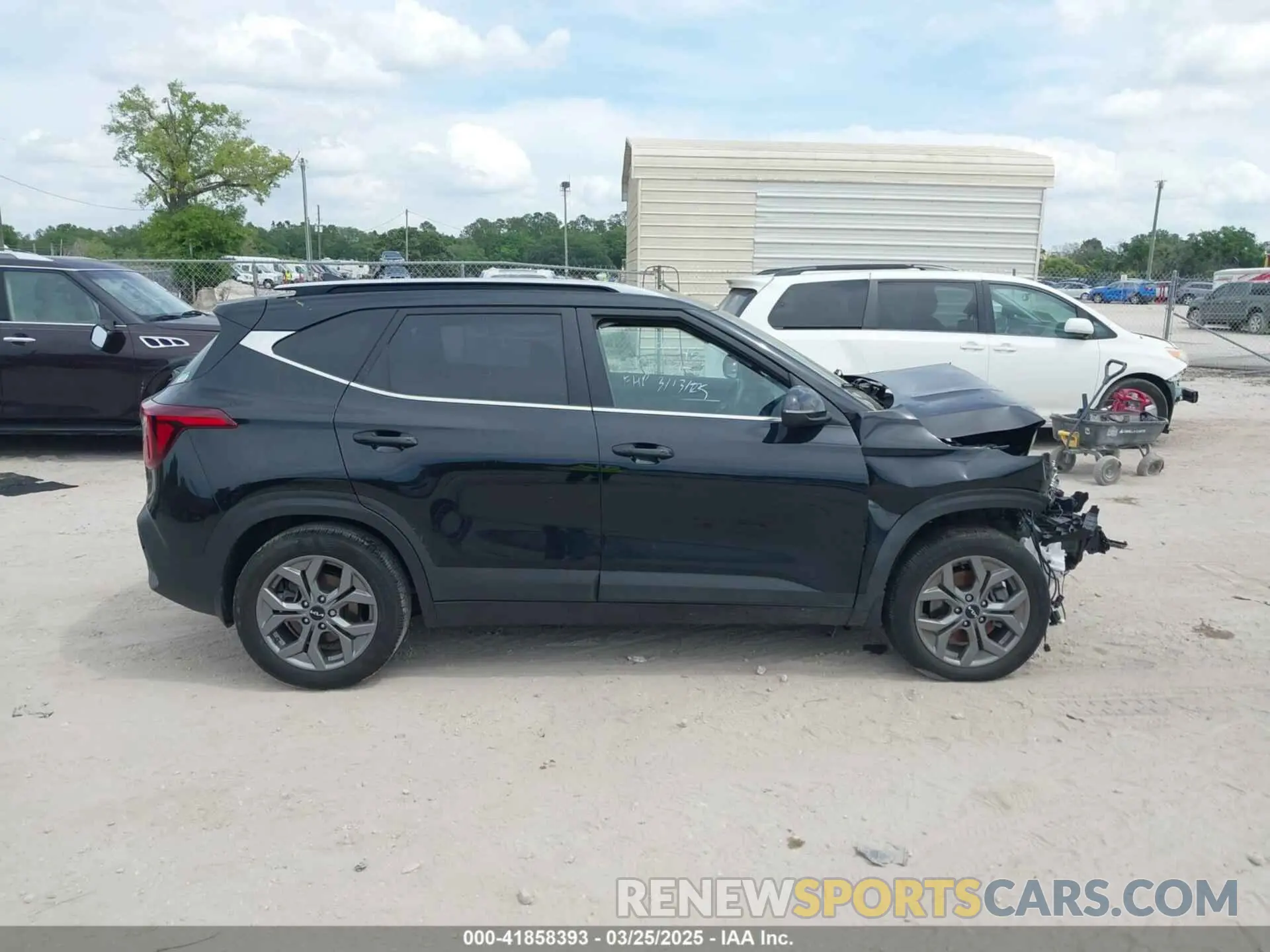 12 fotografías del automóvil dañado KNDEUCAA1R7534843 KIA SELTOS 2024
