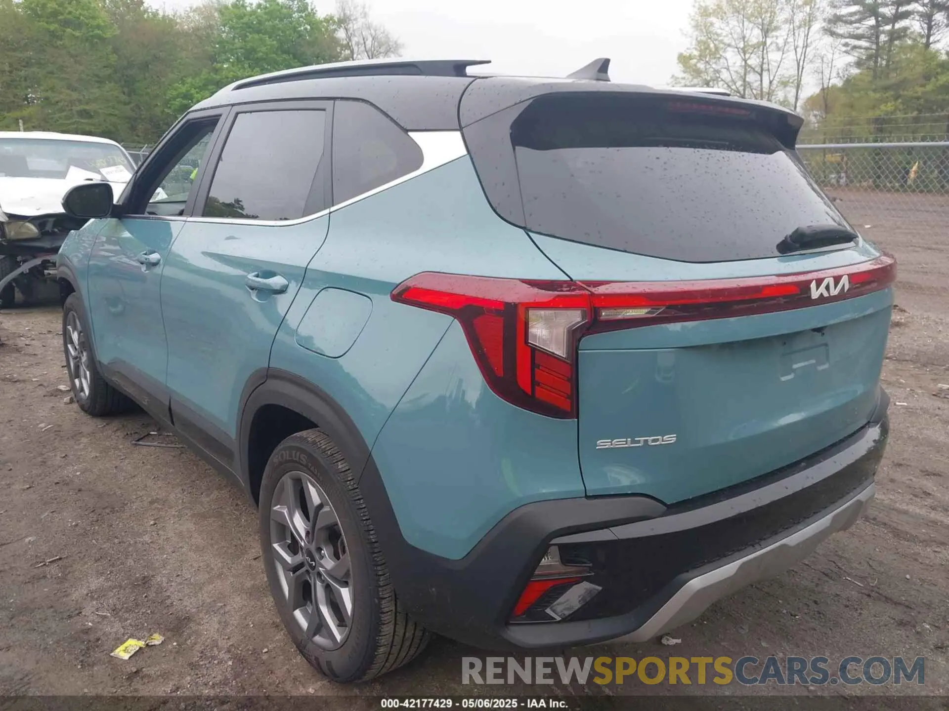 3 fotografías del automóvil dañado KNDEUCAA2R7496250 KIA SELTOS 2024