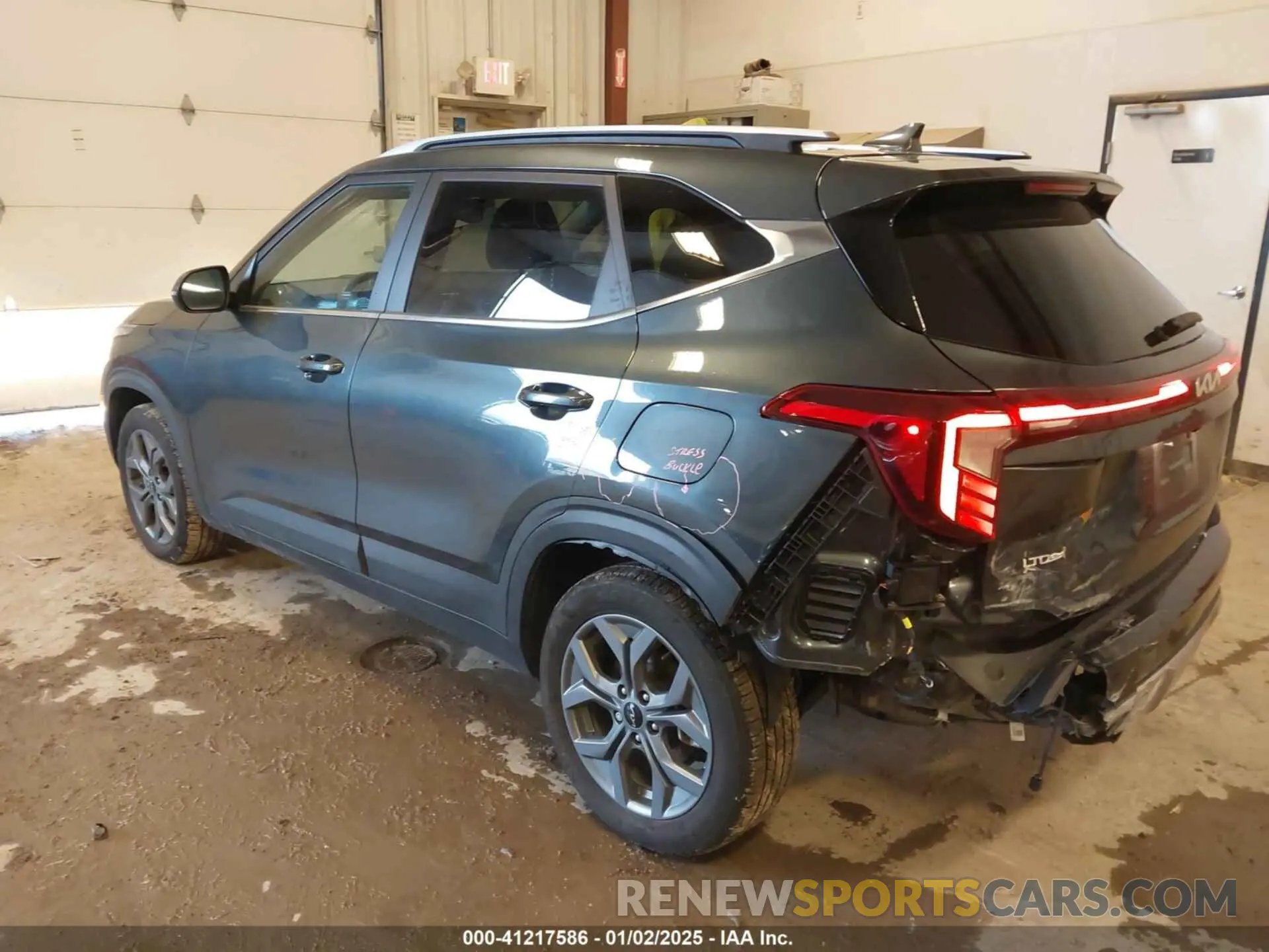 3 fotografías del automóvil dañado KNDEUCAA2R7585235 KIA SELTOS 2024