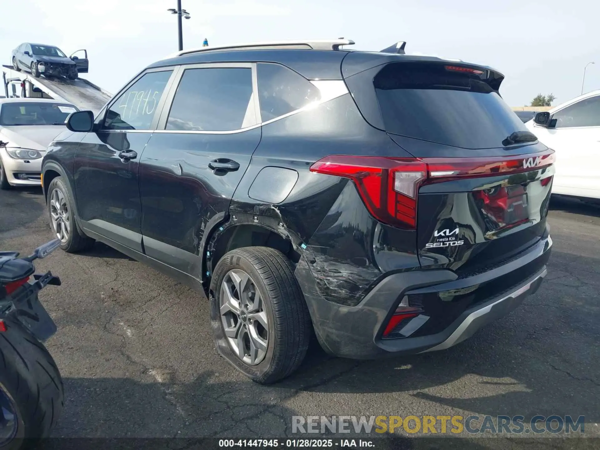 3 fotografías del automóvil dañado KNDEUCAA3R7500502 KIA SELTOS 2024