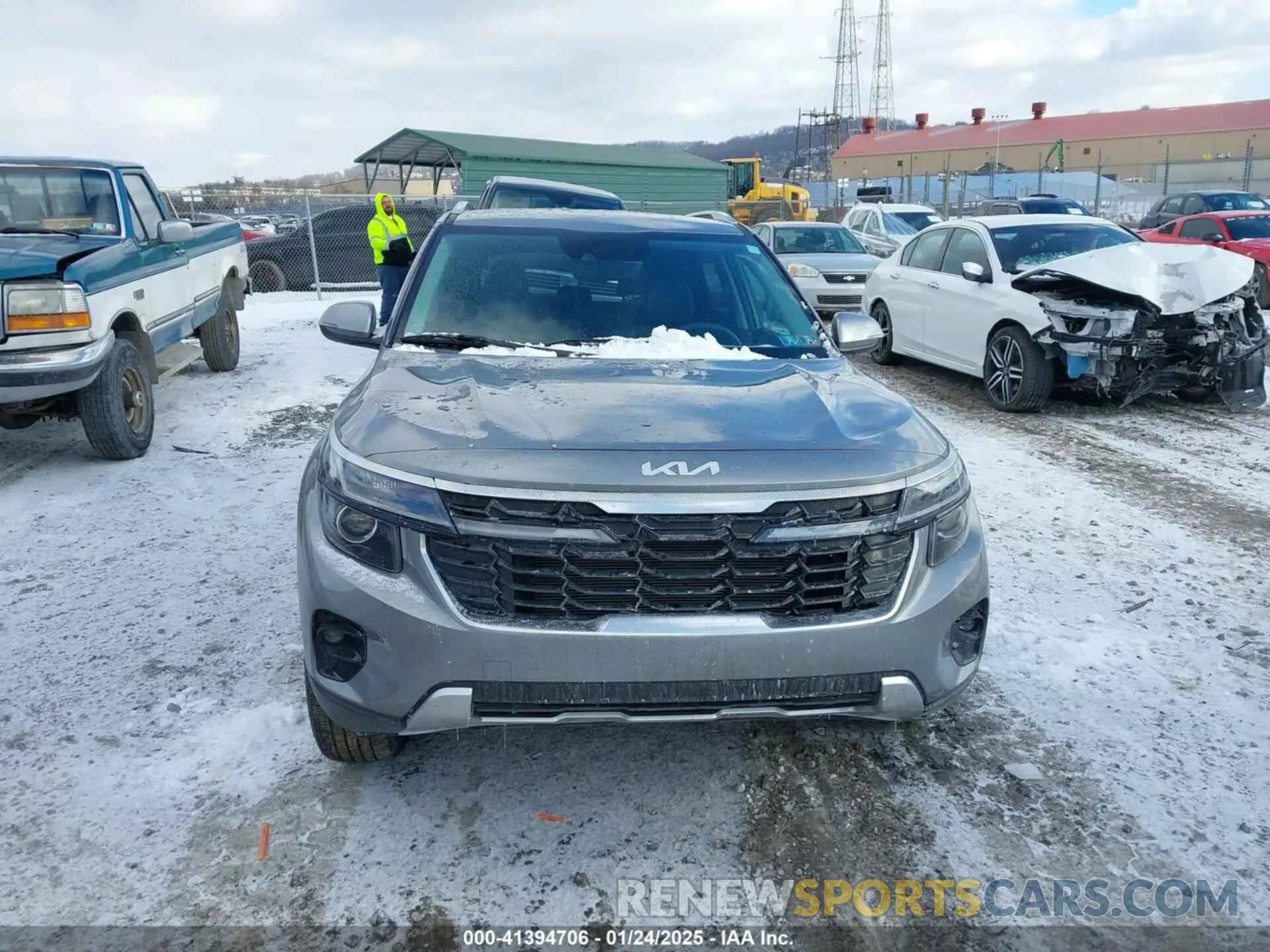 12 fotografías del automóvil dañado KNDEUCAA3R7552678 KIA SELTOS 2024
