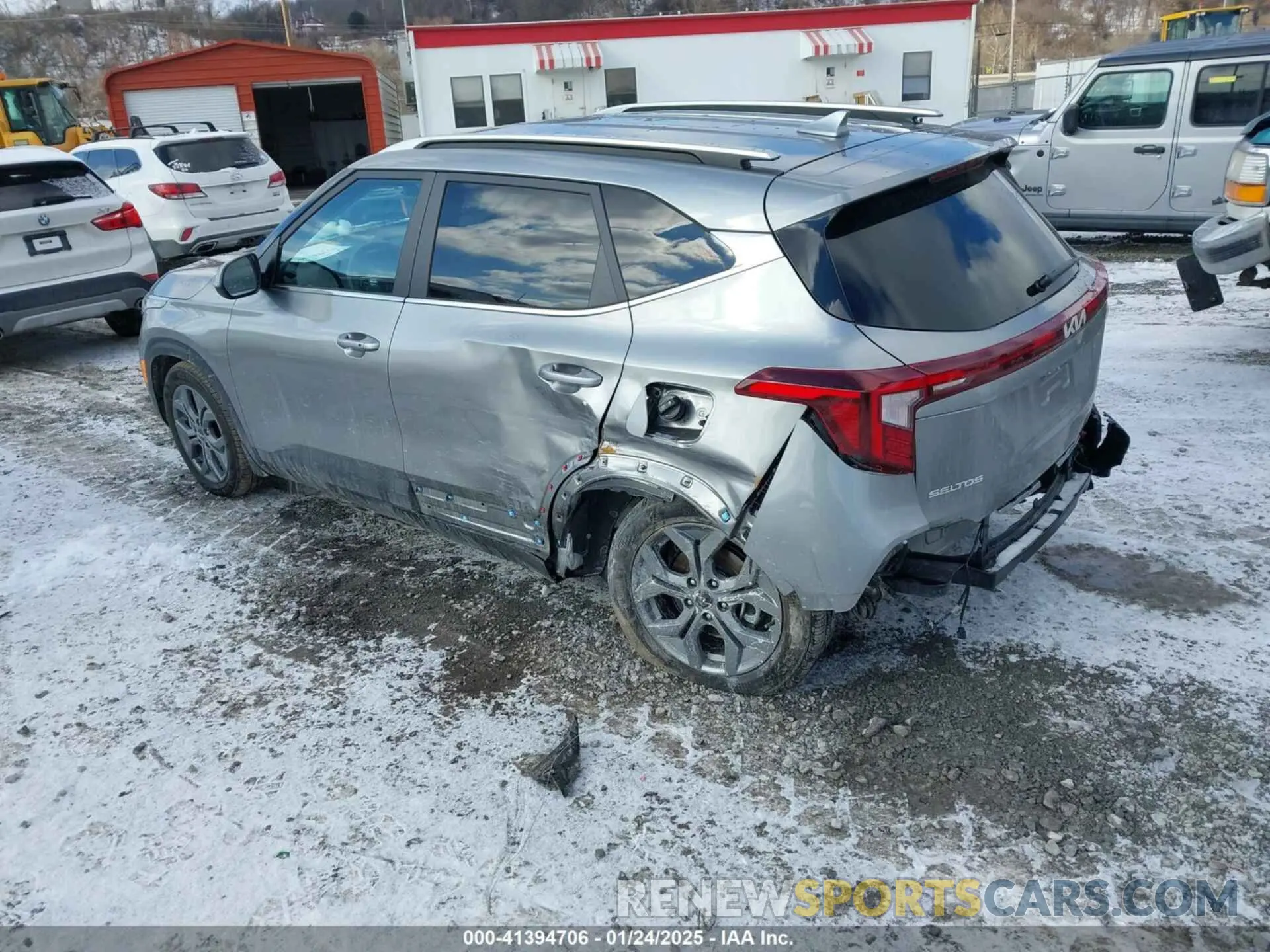 3 fotografías del automóvil dañado KNDEUCAA3R7552678 KIA SELTOS 2024