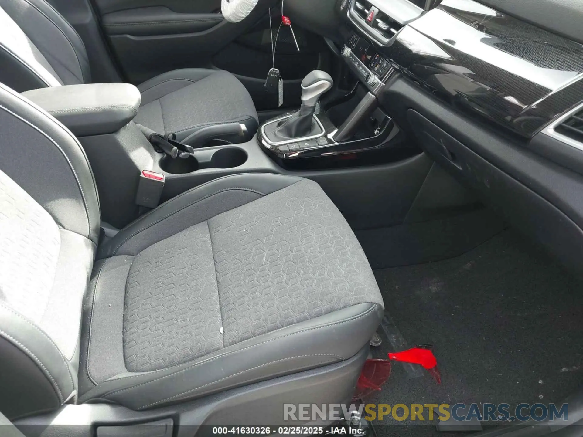 5 fotografías del automóvil dañado KNDEUCAA3R7610272 KIA SELTOS 2024