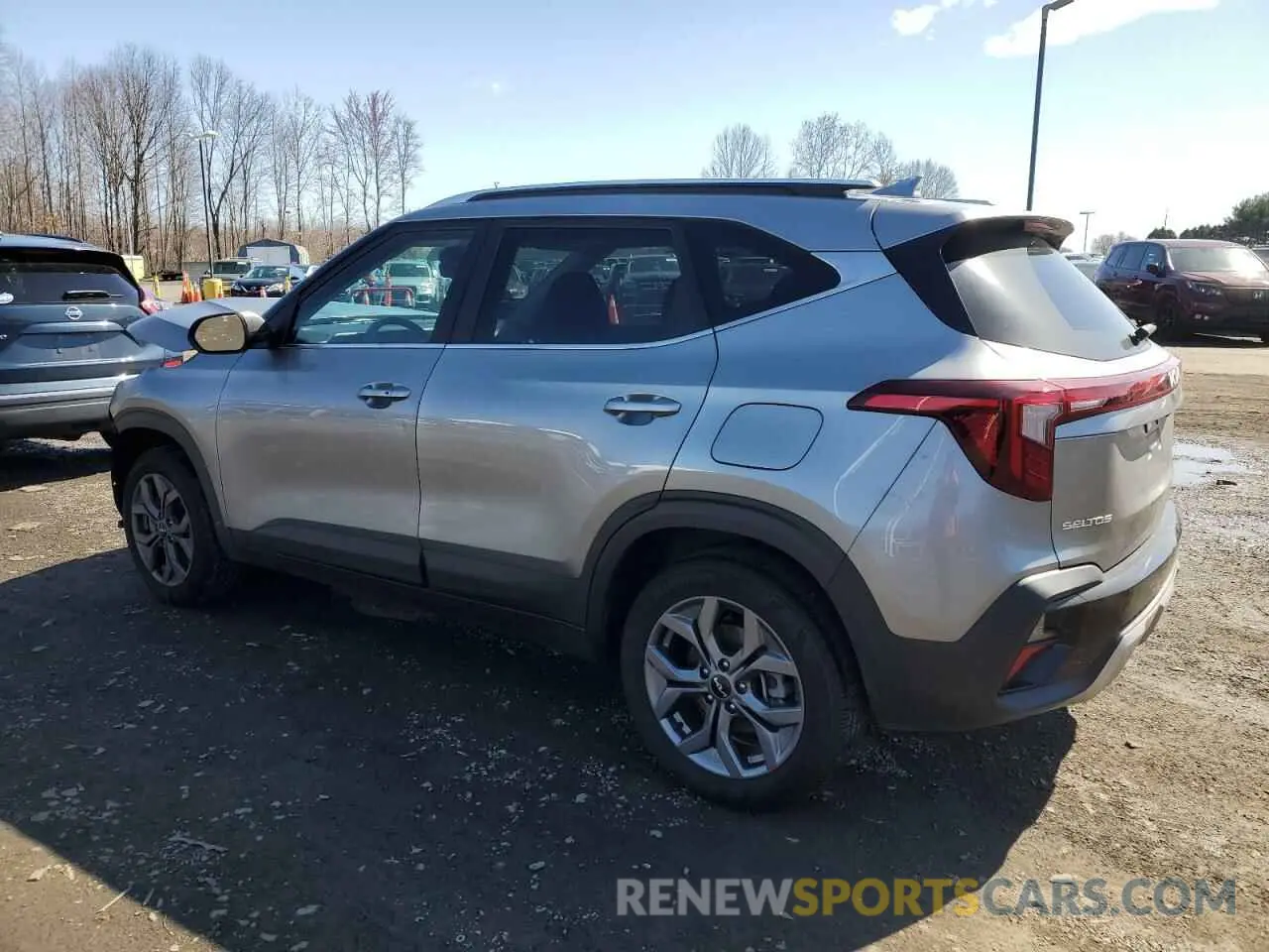2 fotografías del automóvil dañado KNDEUCAA3R7611194 KIA SELTOS 2024