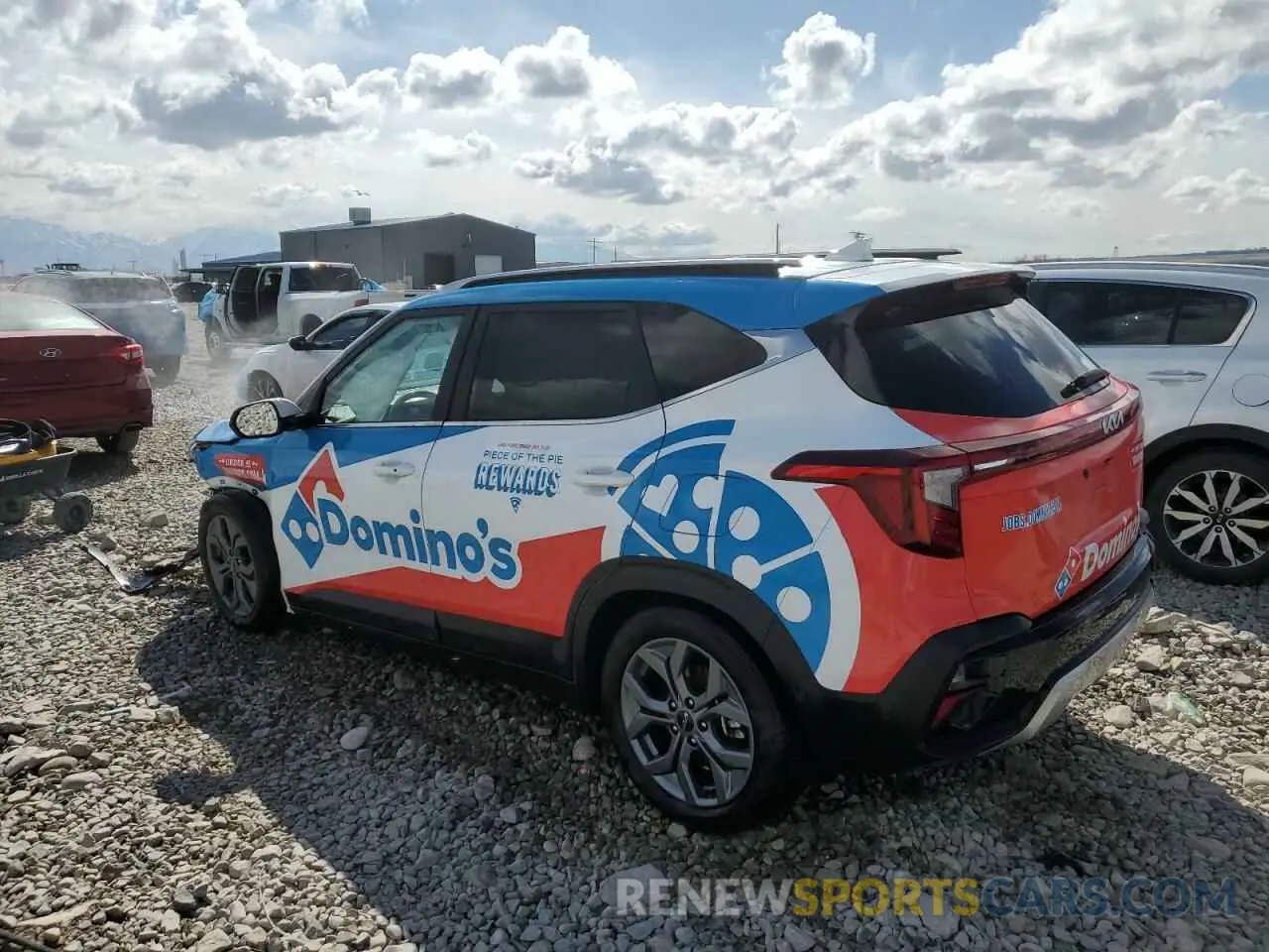 2 fotografías del automóvil dañado KNDEUCAA4R7585303 KIA SELTOS 2024