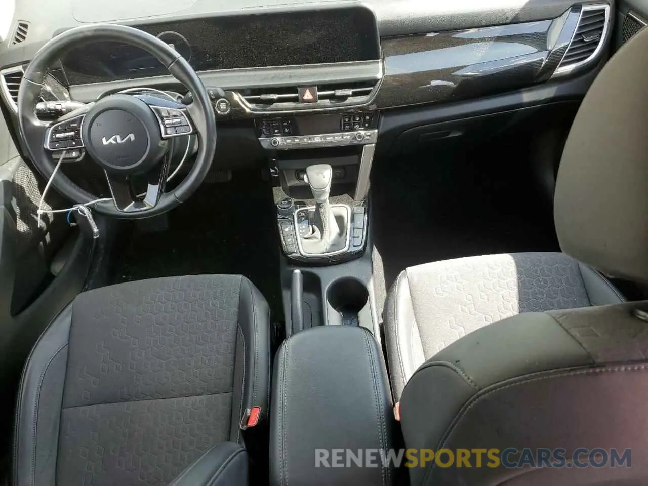 8 fotografías del automóvil dañado KNDEUCAA4R7585303 KIA SELTOS 2024