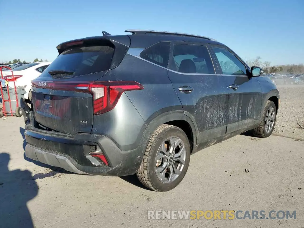 3 fotografías del automóvil dañado KNDEUCAA5R7637909 KIA SELTOS 2024