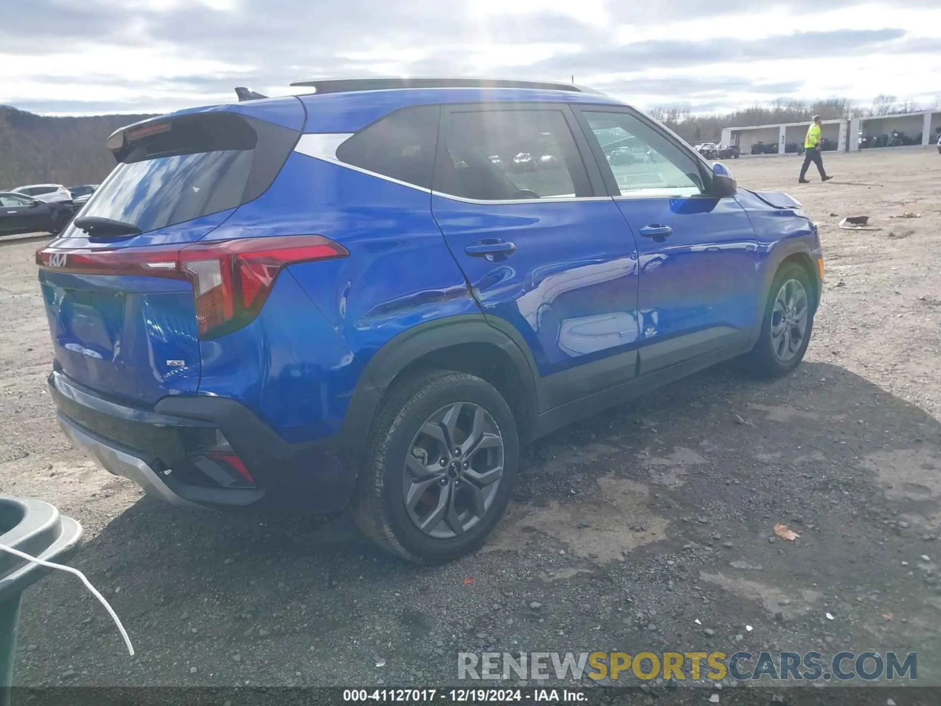 4 fotografías del automóvil dañado KNDEUCAA6R7512871 KIA SELTOS 2024