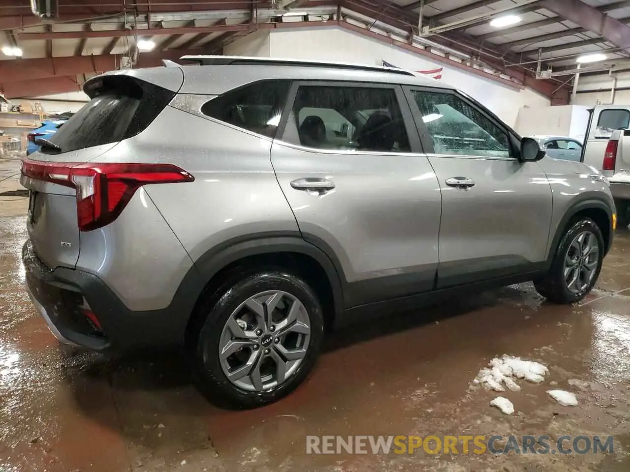 3 fotografías del automóvil dañado KNDEUCAA7R7530201 KIA SELTOS 2024