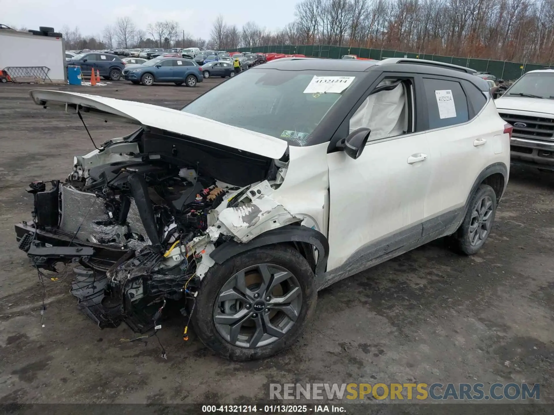 2 fotografías del automóvil dañado KNDEUCAA7R7559438 KIA SELTOS 2024
