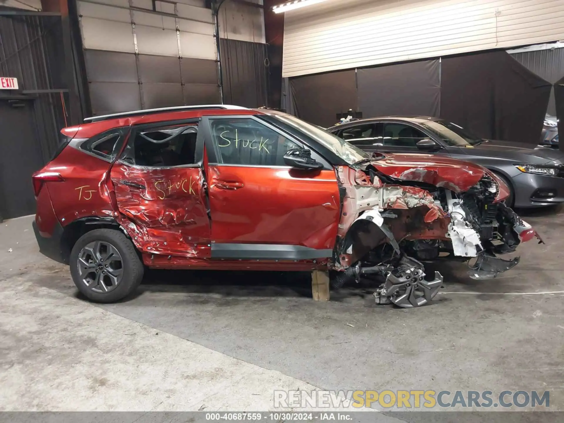 14 fotografías del automóvil dañado KNDEUCAA8R7606623 KIA SELTOS 2024