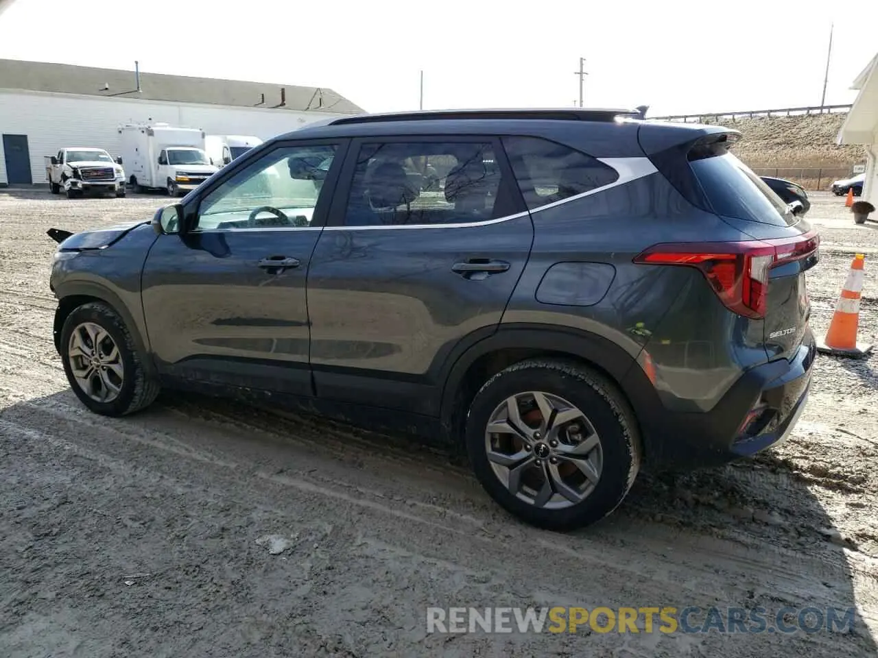 2 fotografías del automóvil dañado KNDEUCAA8R7632395 KIA SELTOS 2024
