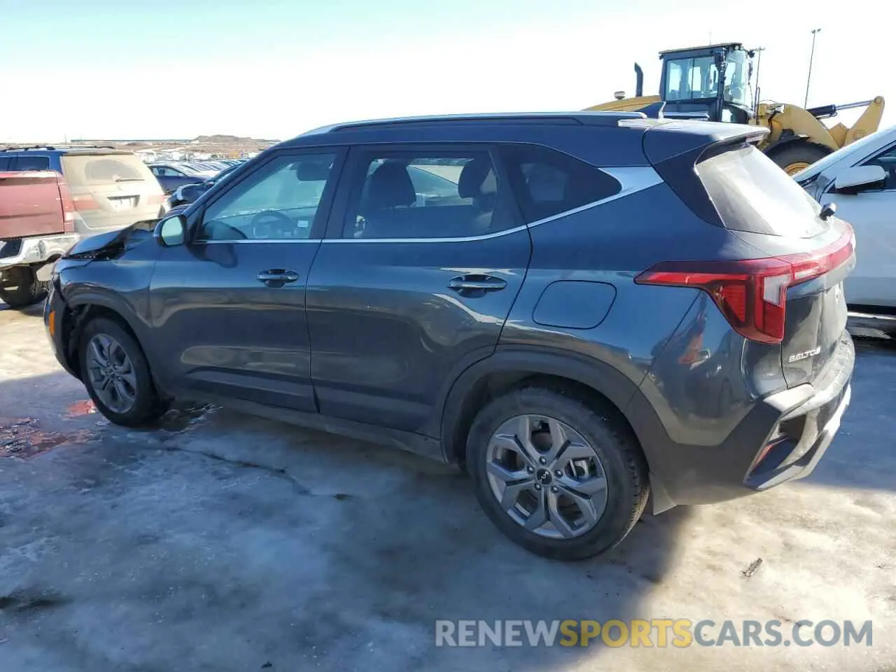 2 fotografías del automóvil dañado KNDEUCAAXR7559367 KIA SELTOS 2024