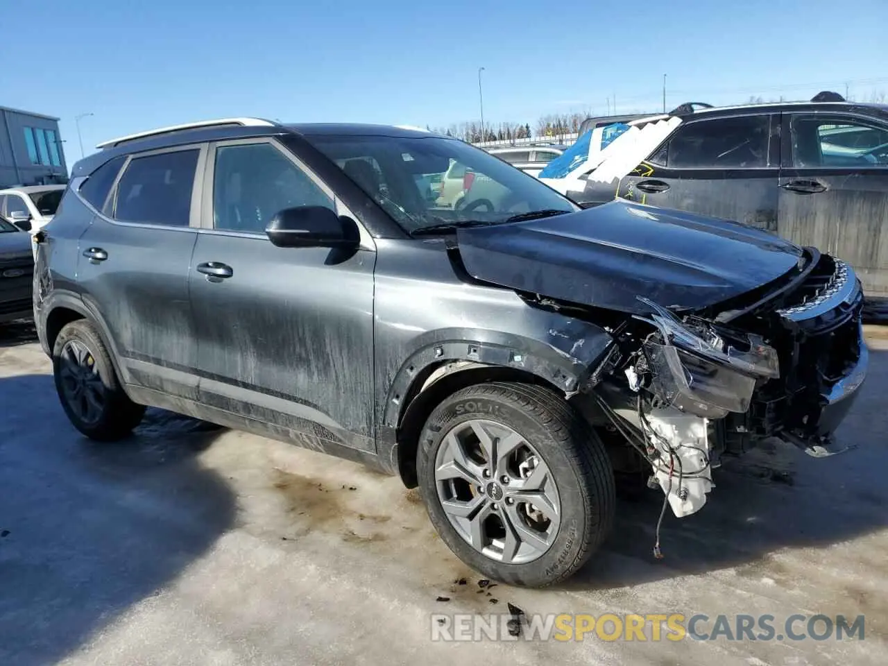 4 fotografías del automóvil dañado KNDEUCAAXR7559367 KIA SELTOS 2024