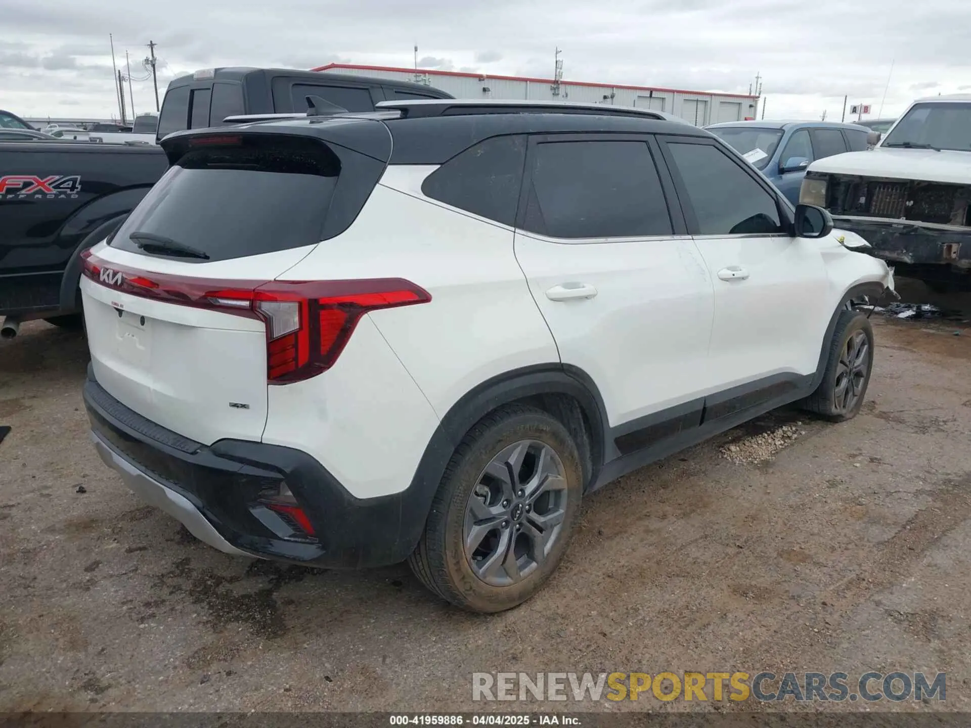 4 fotografías del automóvil dañado KNDEUCAAXR7582468 KIA SELTOS 2024