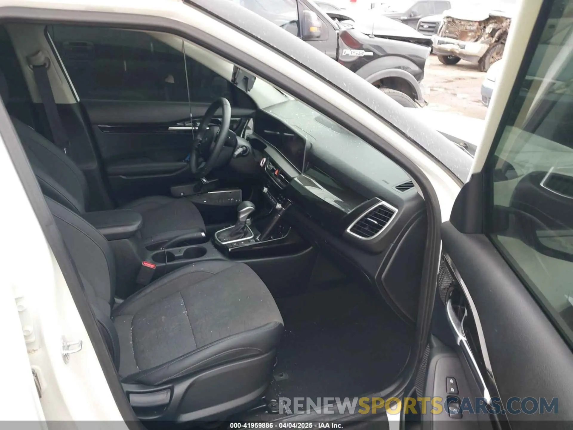 5 fotografías del automóvil dañado KNDEUCAAXR7582468 KIA SELTOS 2024
