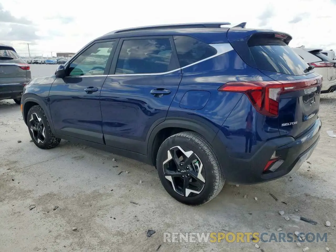 2 fotografías del automóvil dañado KNDER2AA1S7683464 KIA SELTOS 2025