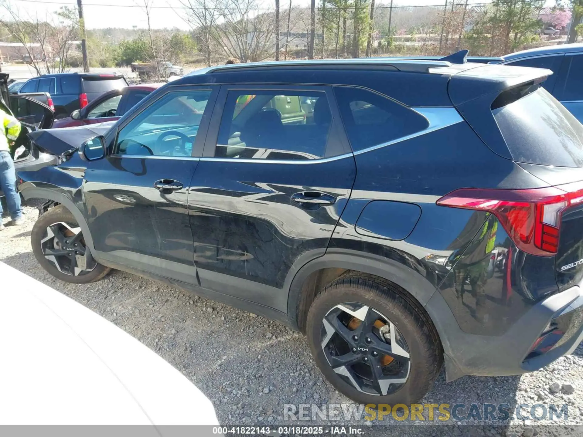 13 fotografías del automóvil dañado KNDER2AA2S7701292 KIA SELTOS 2025