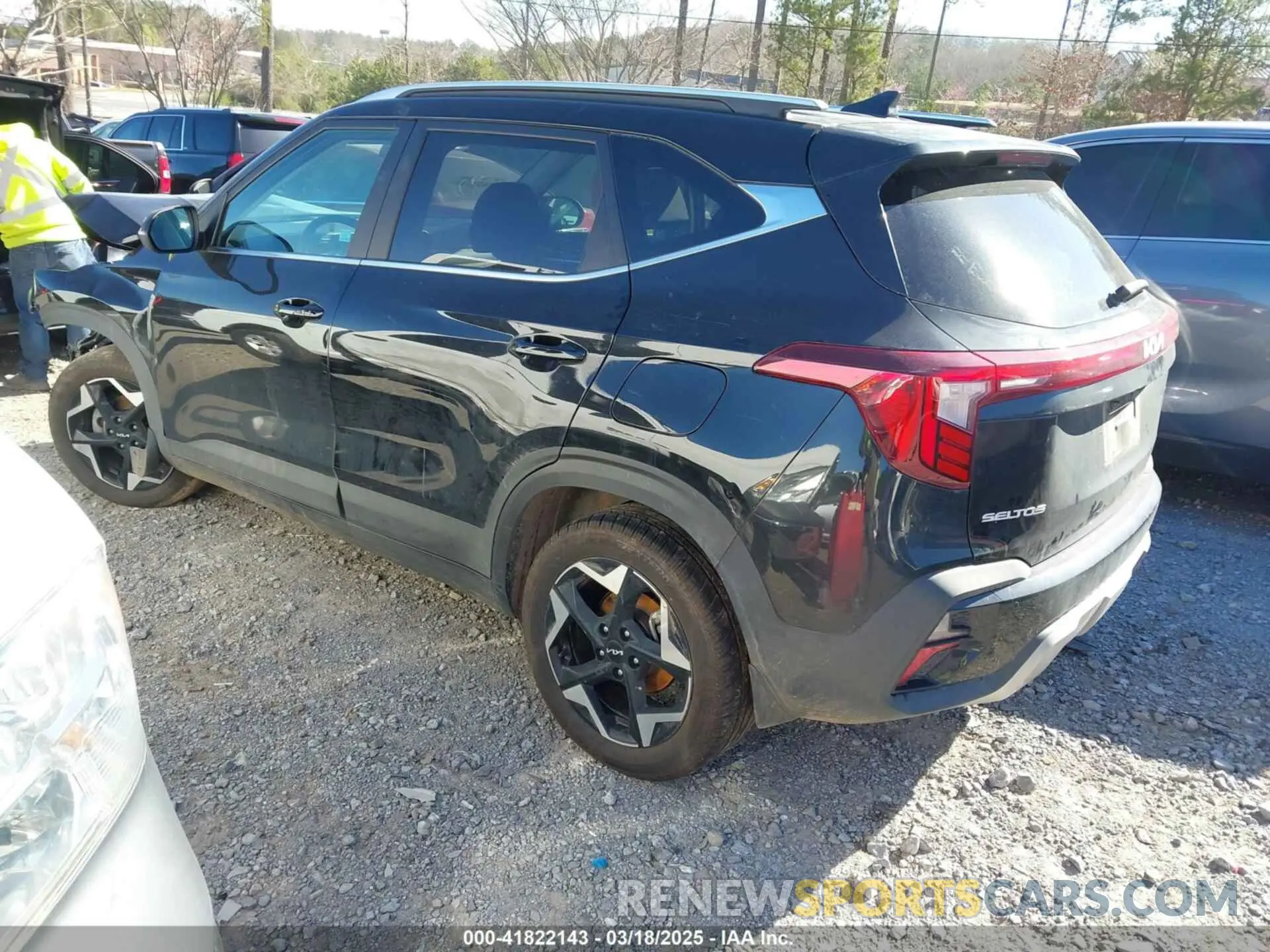 3 fotografías del automóvil dañado KNDER2AA2S7701292 KIA SELTOS 2025