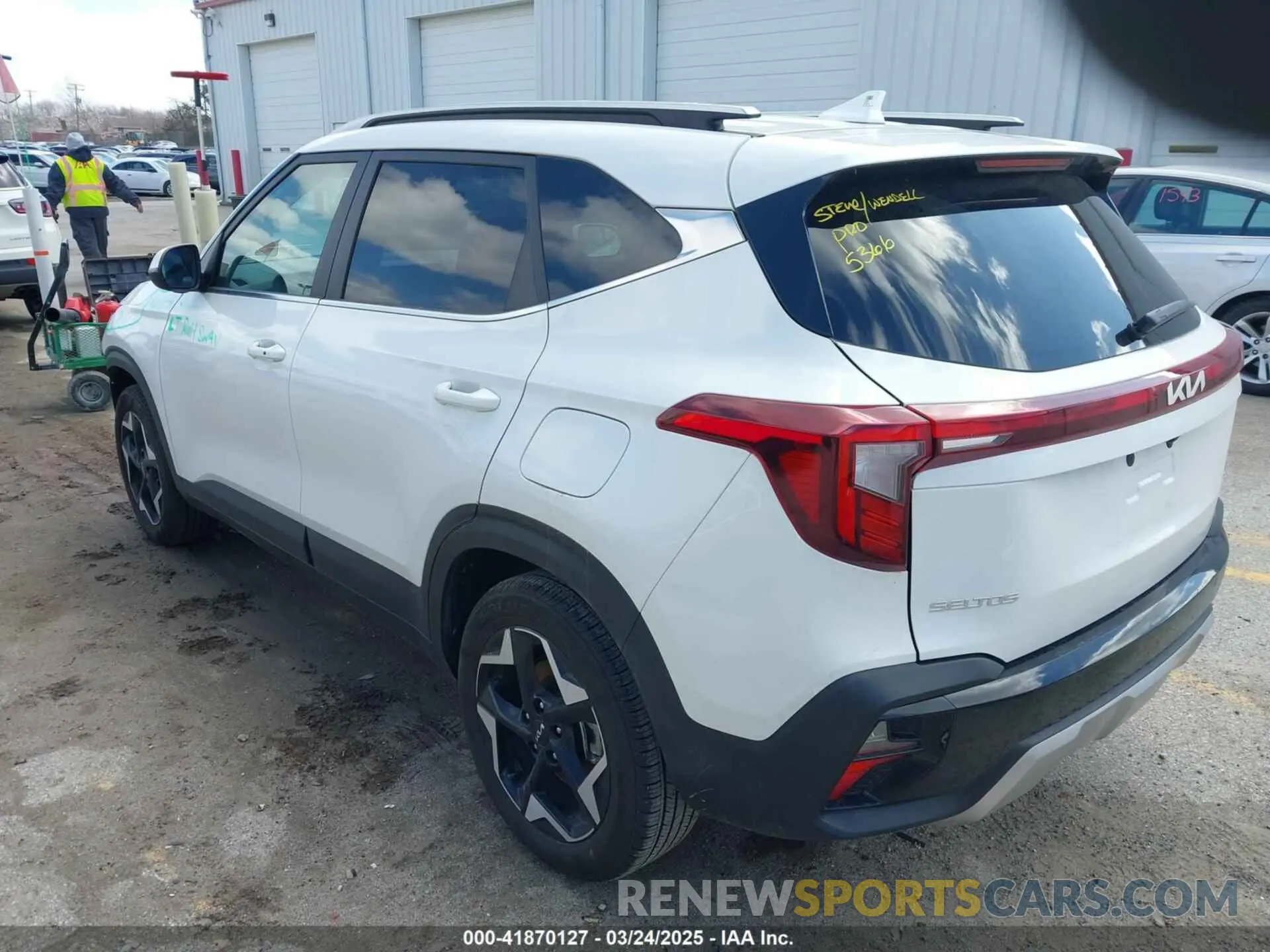 3 fotografías del automóvil dañado KNDERCAA5S7672568 KIA SELTOS 2025
