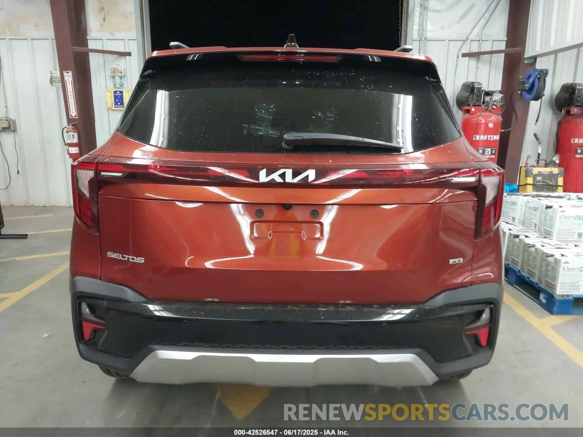 16 fotografías del automóvil dañado KNDETCA77S7690902 KIA SELTOS 2025
