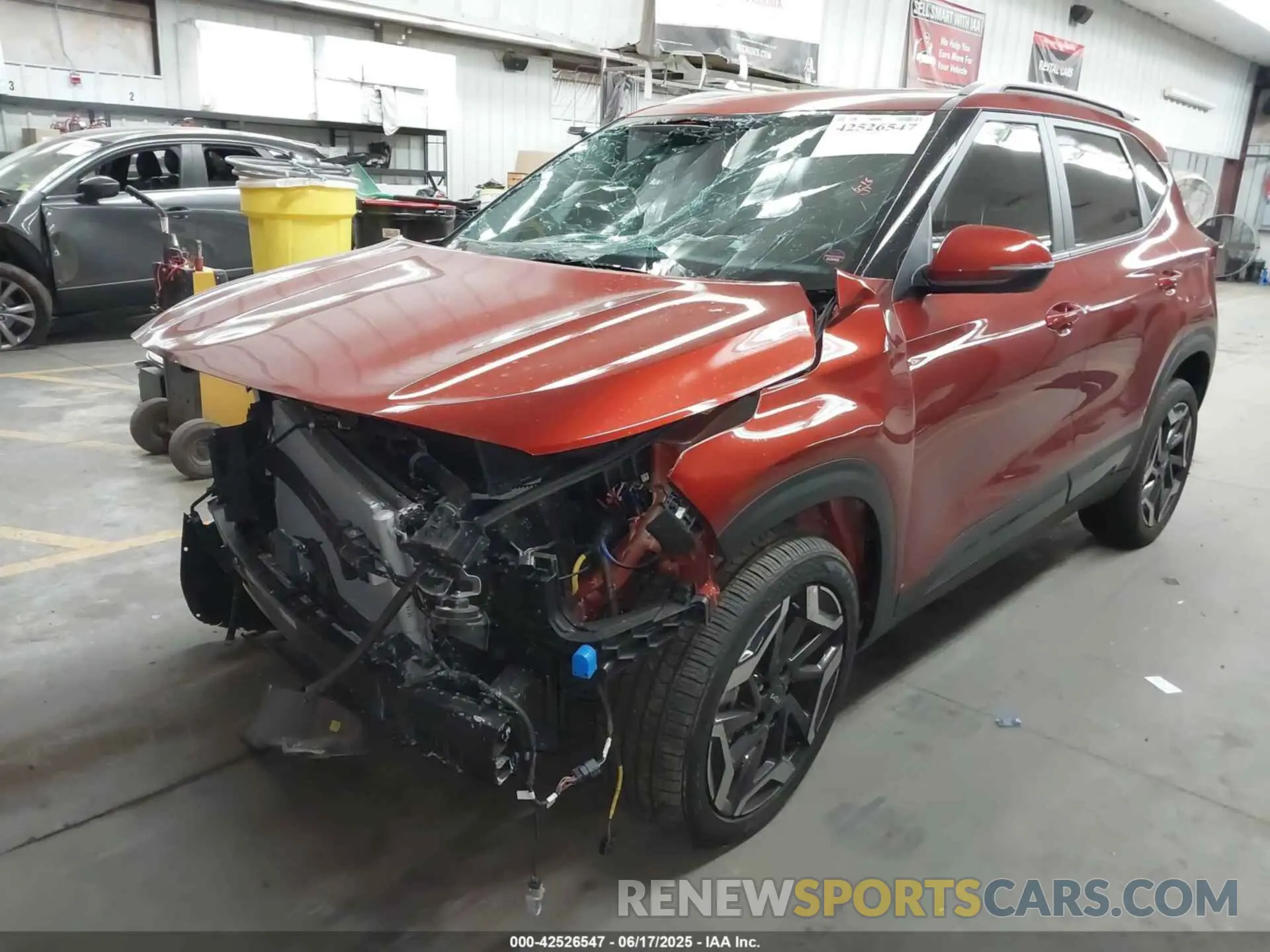 2 fotografías del automóvil dañado KNDETCA77S7690902 KIA SELTOS 2025