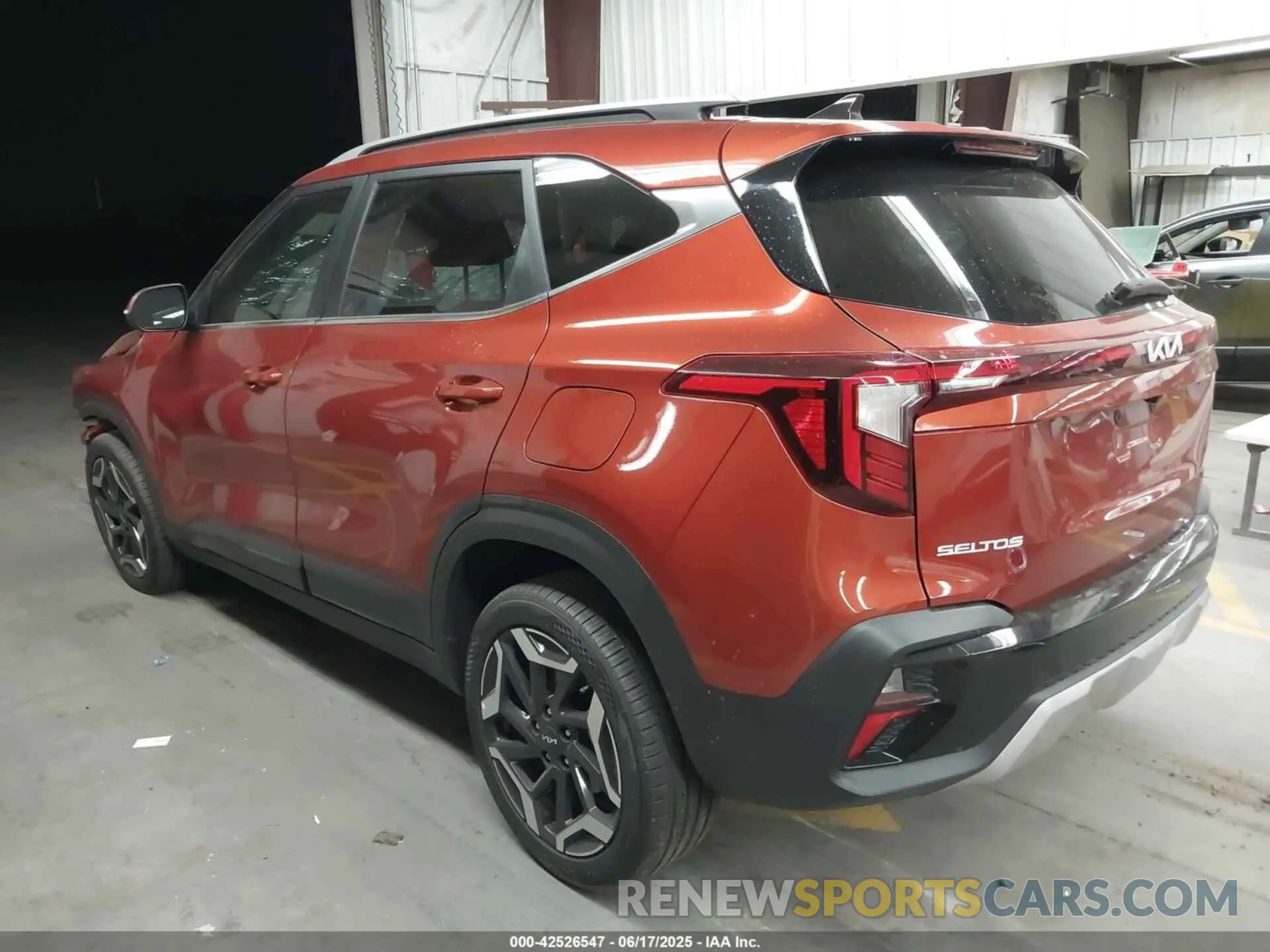 3 fotografías del automóvil dañado KNDETCA77S7690902 KIA SELTOS 2025