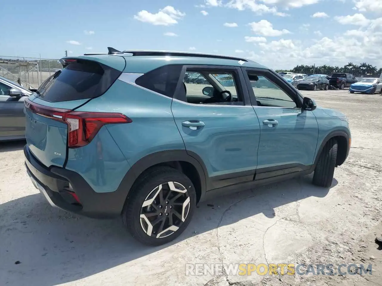 3 fotografías del automóvil dañado KNDETCA79S7684504 KIA SELTOS 2025