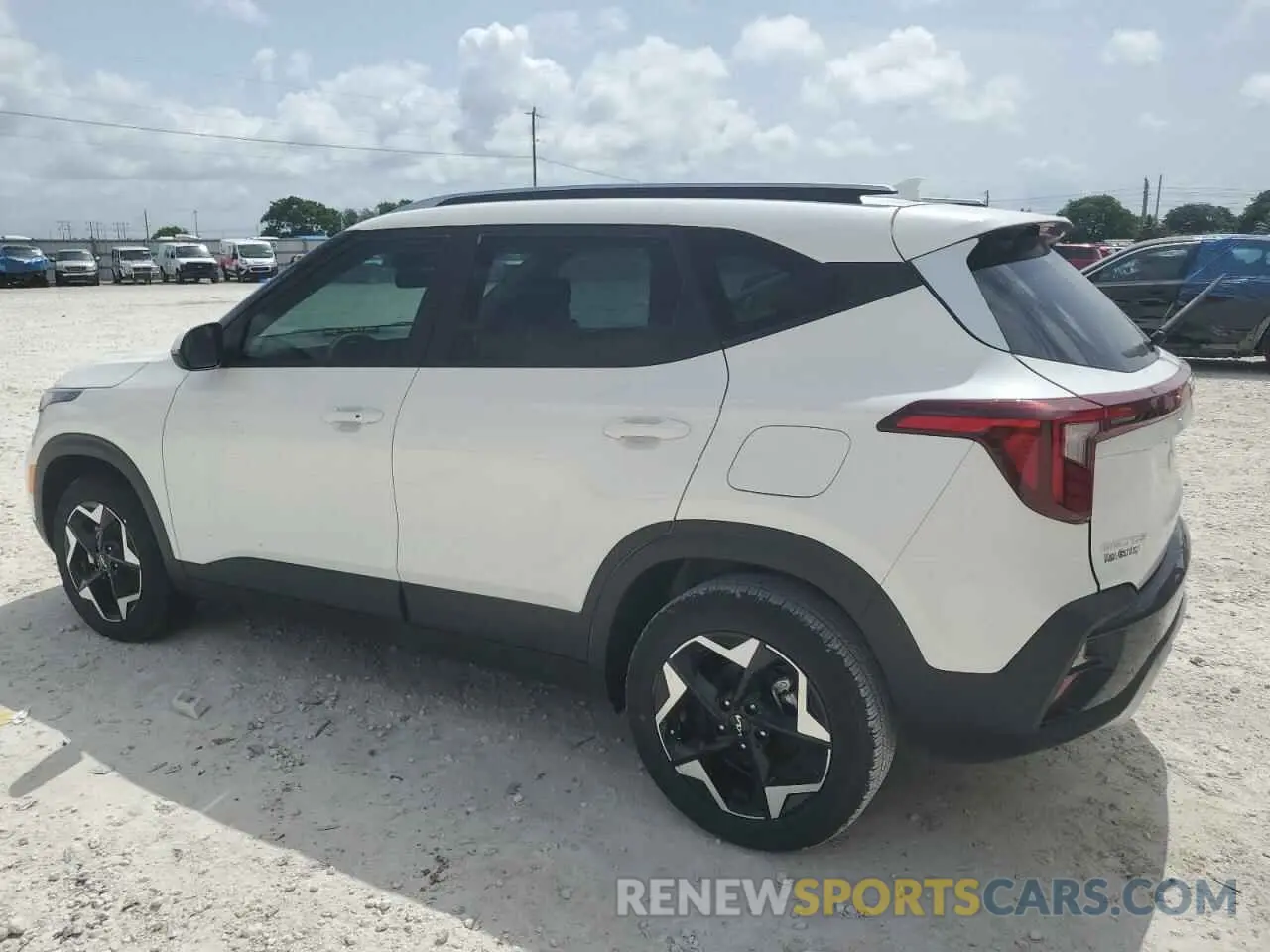 2 fotografías del automóvil dañado KNDEU2AA1S7706921 KIA SELTOS 2025