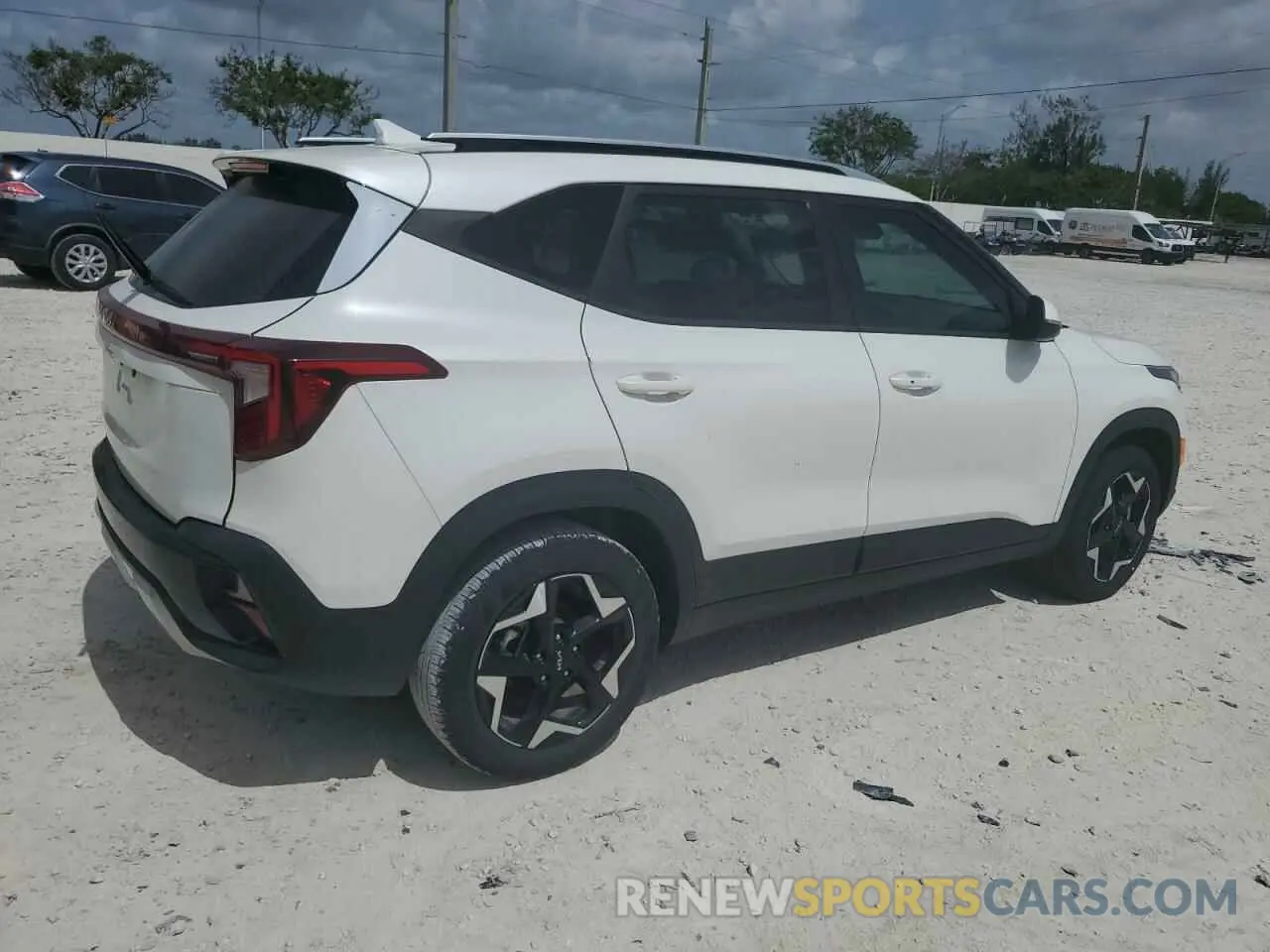 3 fotografías del automóvil dañado KNDEU2AA1S7706921 KIA SELTOS 2025