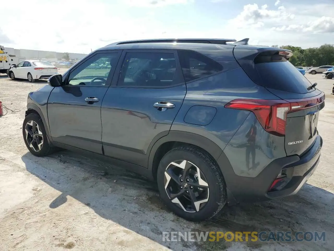 2 fotografías del automóvil dañado KNDEU2AA3S7684212 KIA SELTOS 2025