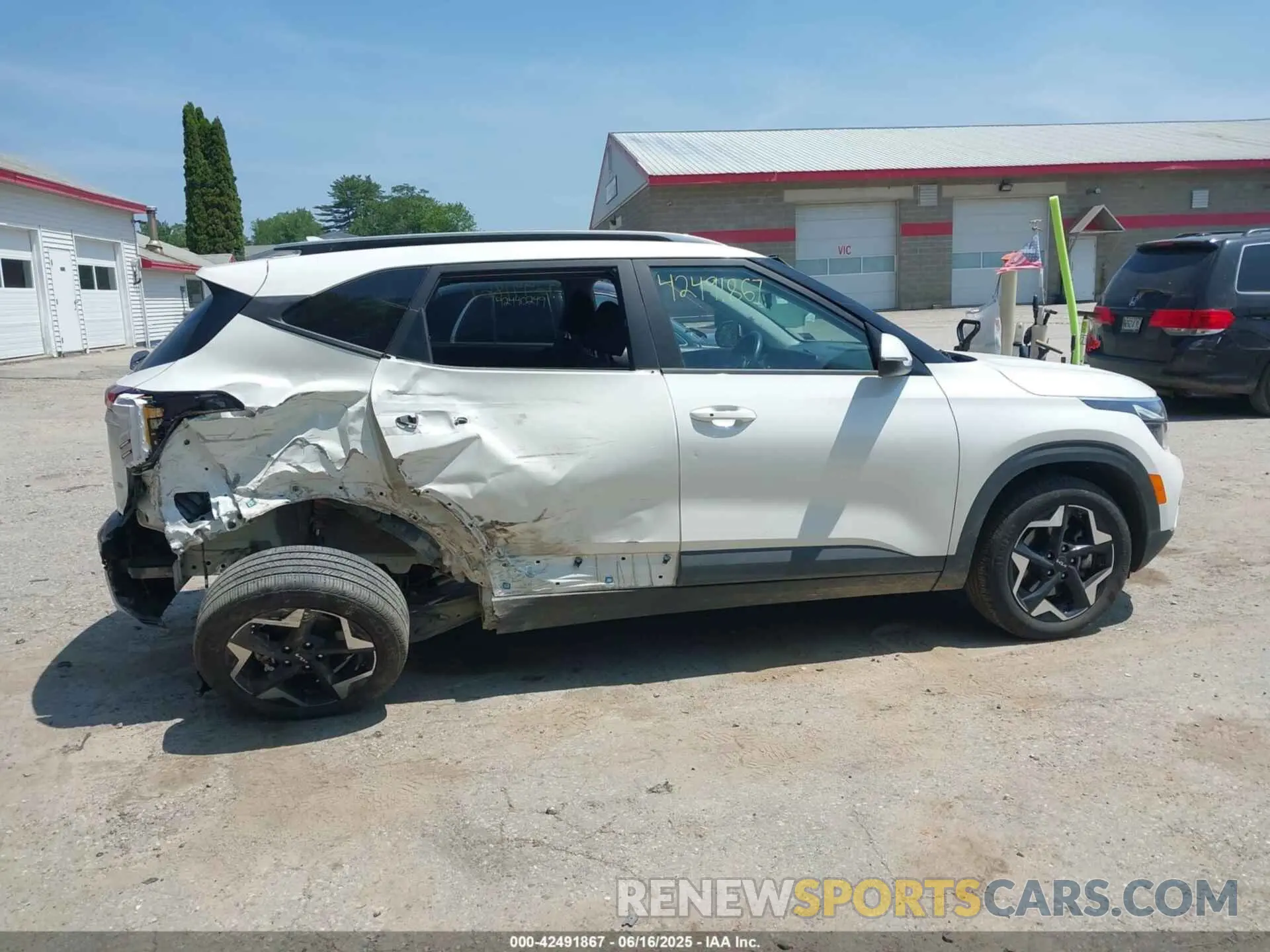 13 fotografías del automóvil dañado KNDEUCAA0S7687168 KIA SELTOS 2025