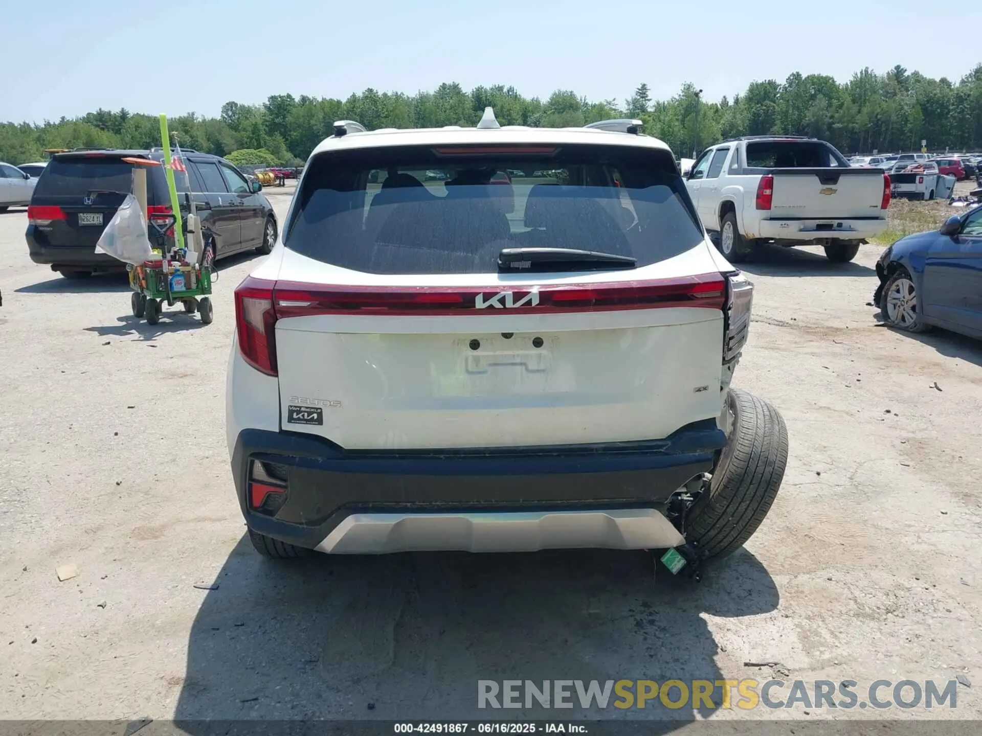 16 fotografías del automóvil dañado KNDEUCAA0S7687168 KIA SELTOS 2025