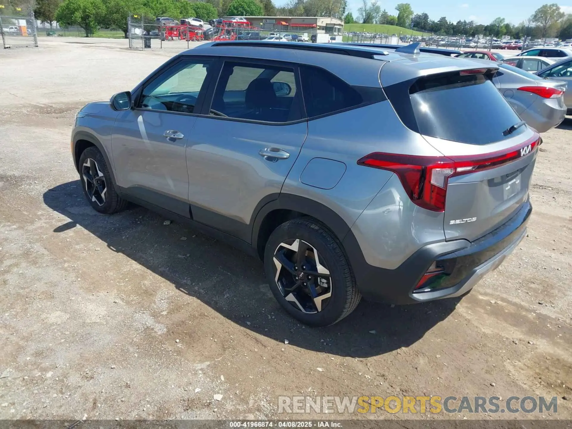3 fotografías del automóvil dañado KNDEUCAA9S7717669 KIA SELTOS 2025