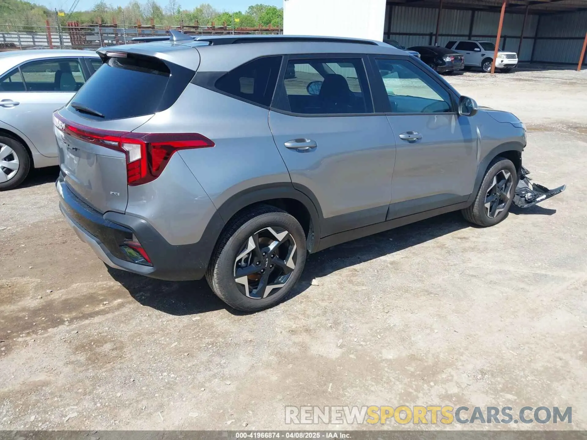 4 fotografías del automóvil dañado KNDEUCAA9S7717669 KIA SELTOS 2025