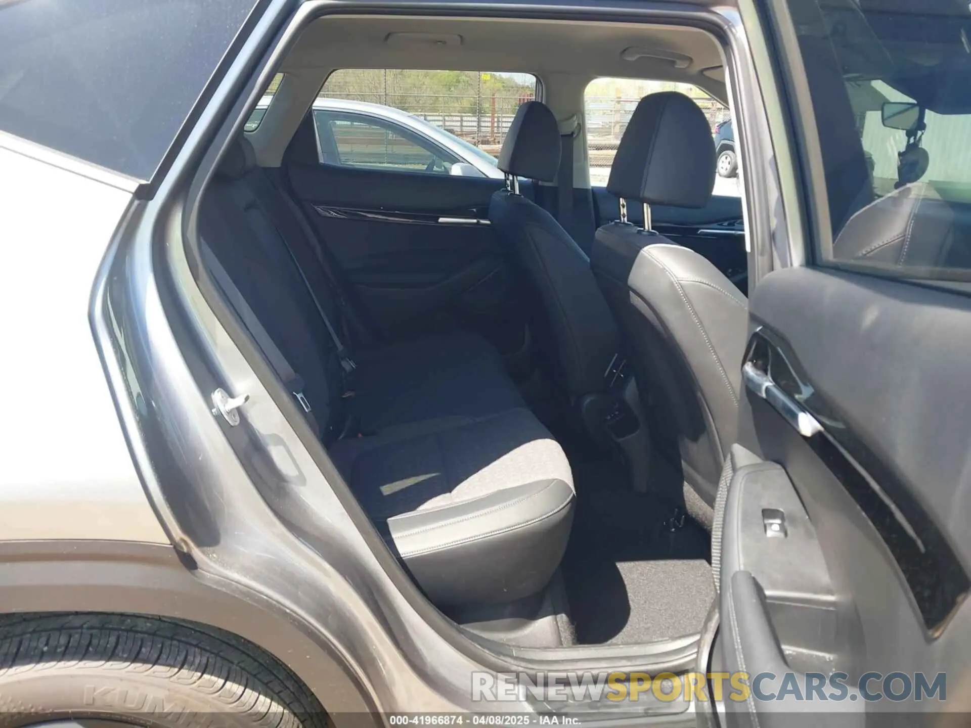 8 fotografías del automóvil dañado KNDEUCAA9S7717669 KIA SELTOS 2025