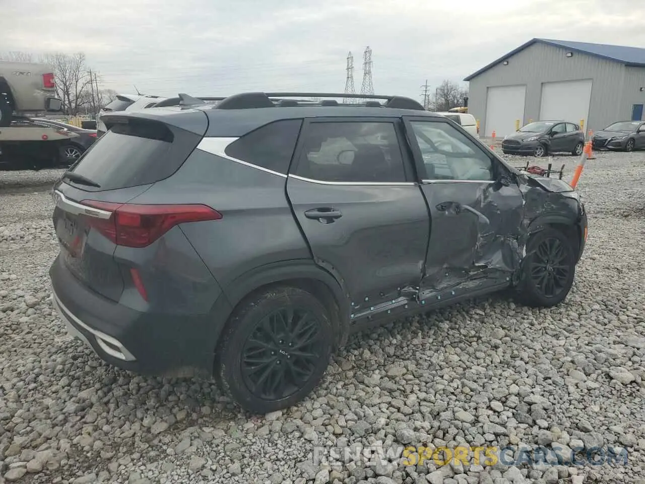 3 fotografías del automóvil dañado KNDEUCA28P7370612 KIA SELTOS NIG 2023