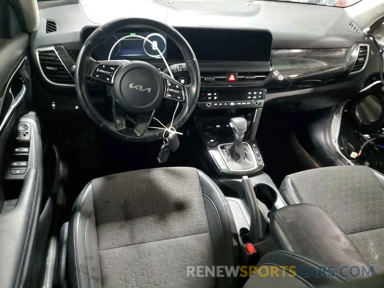 8 fotografías del automóvil dañado KNDEUCA73R7483558 KIA SELTOS X L 2024