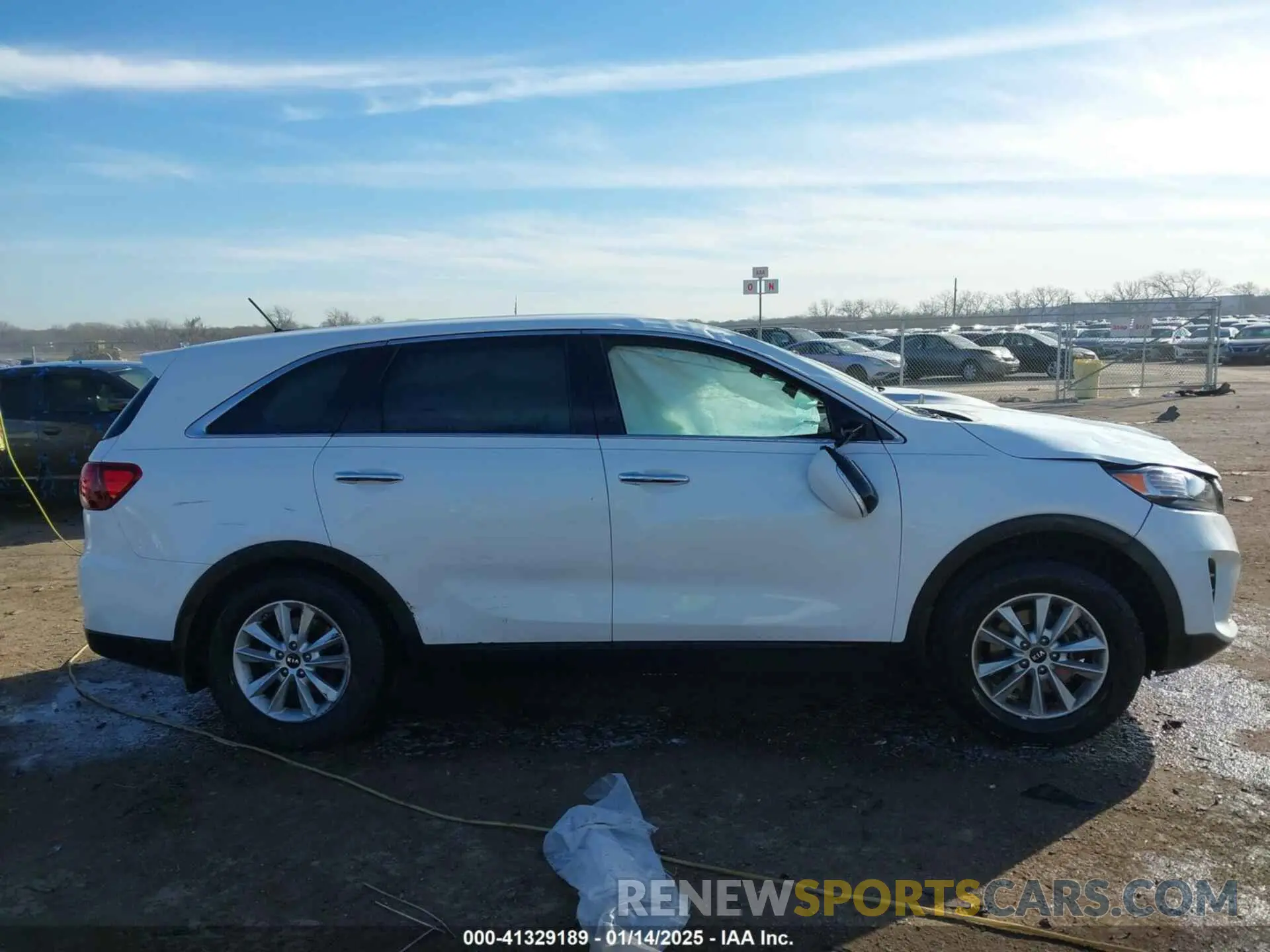 13 fotografías del automóvil dañado 5XYPG4A30KG436287 KIA SORENTO 2019