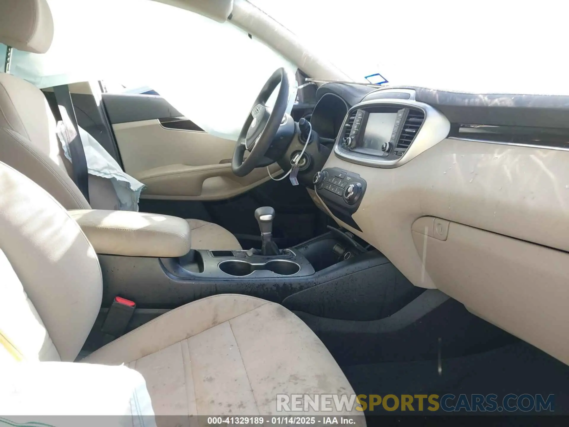 5 fotografías del automóvil dañado 5XYPG4A30KG436287 KIA SORENTO 2019