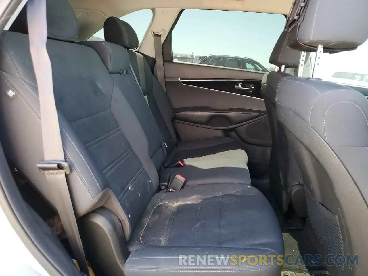 11 fotografías del automóvil dañado 5XYPG4A30KG449573 KIA SORENTO 2019