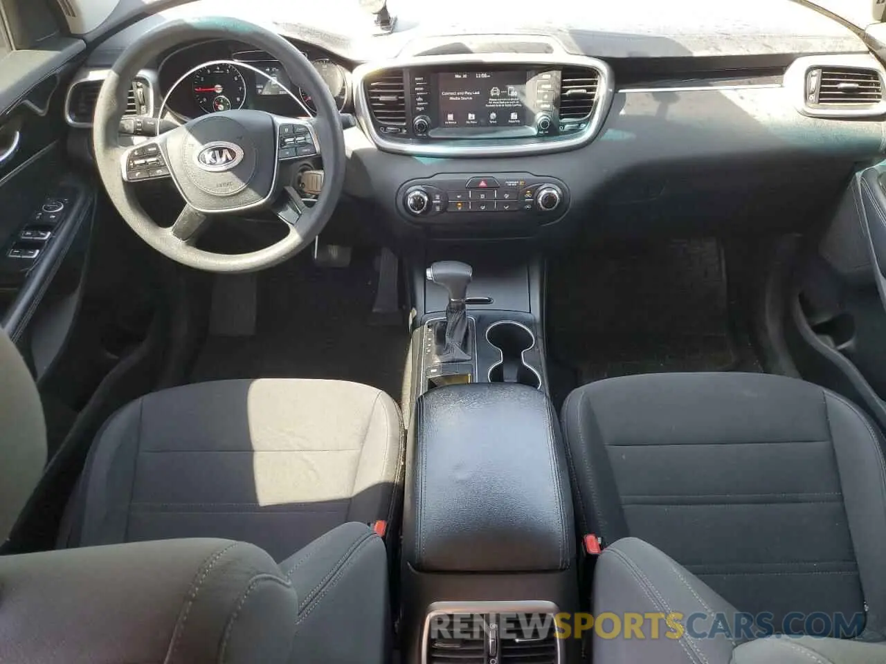 8 fotografías del automóvil dañado 5XYPG4A30KG449573 KIA SORENTO 2019