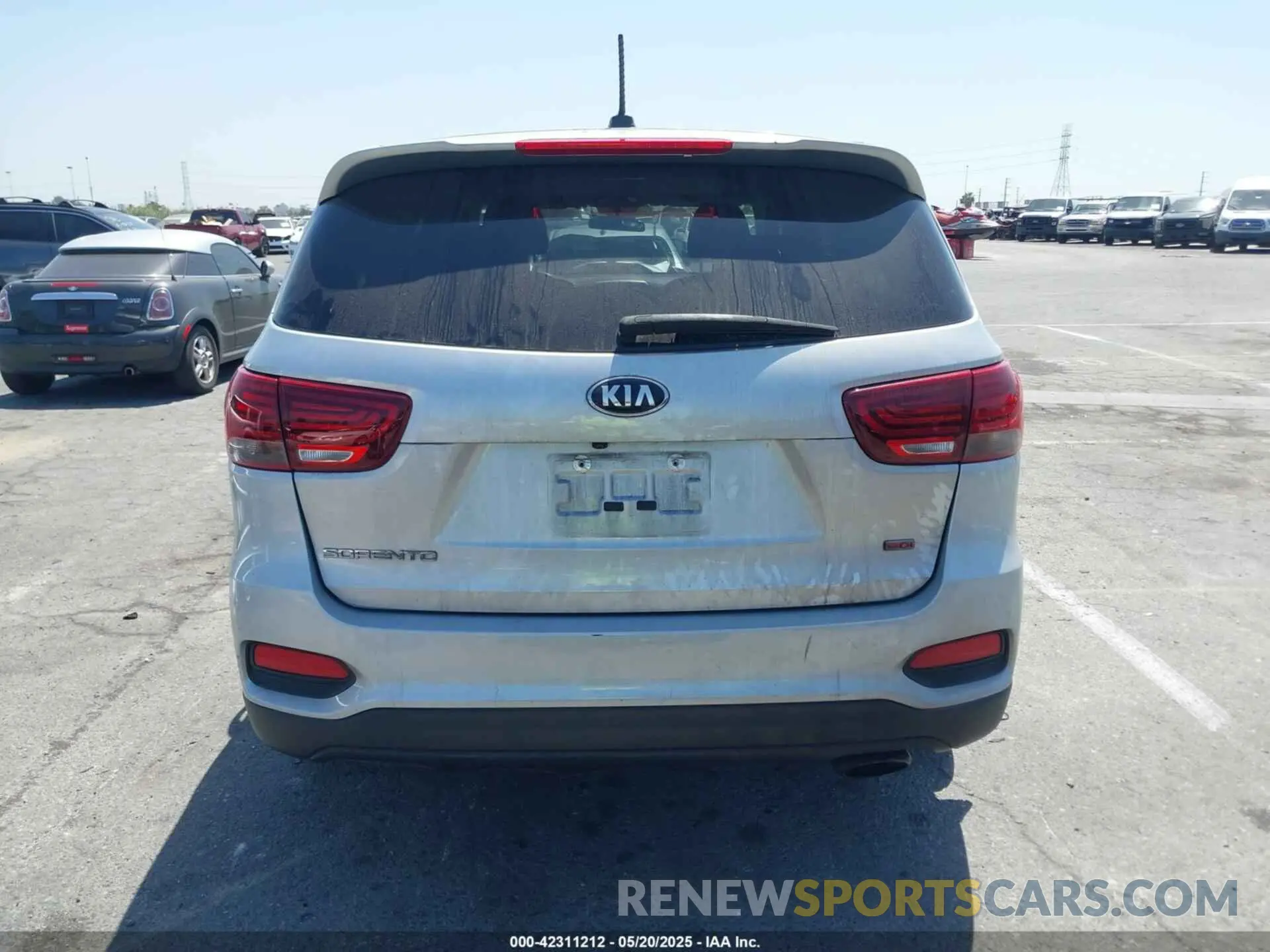 15 fotografías del automóvil dañado 5XYPG4A30KG476739 KIA SORENTO 2019
