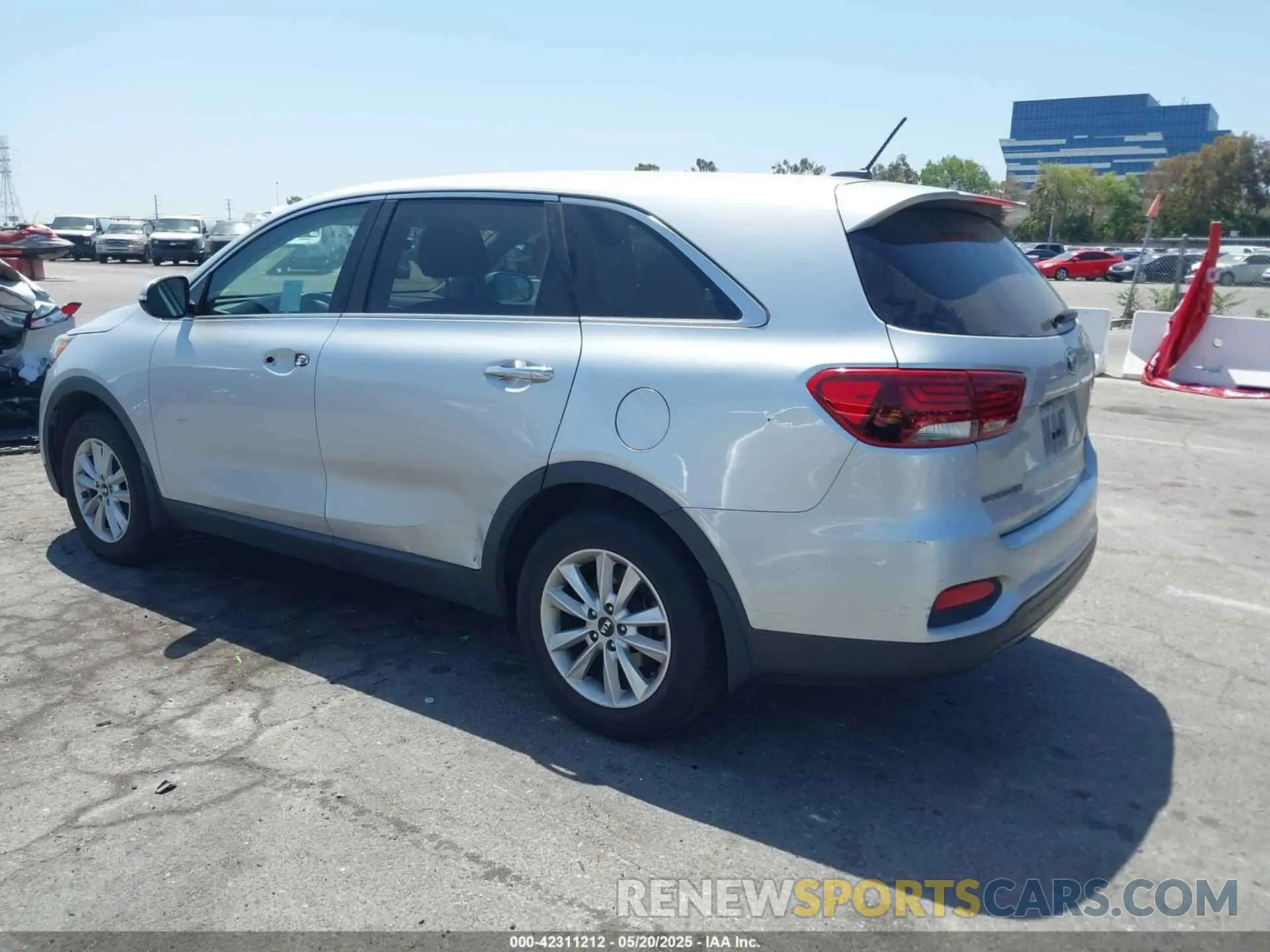 3 fotografías del automóvil dañado 5XYPG4A30KG476739 KIA SORENTO 2019
